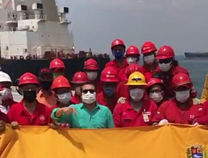 Gobernador de Carabobo desde la refinería El Palito anunció el arribo del tanquero Petunia, procedente de Irán con 312 mil barriles de gasolina. Foto: cortesía Gobernación de Carabobo.